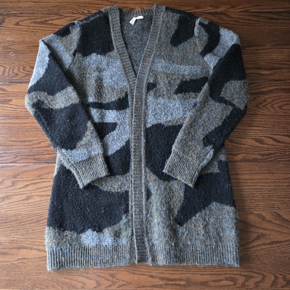 MOTH Anthropologie Camo Cardigan Sweater Women's Sm Open Front EUC 70S726ANT